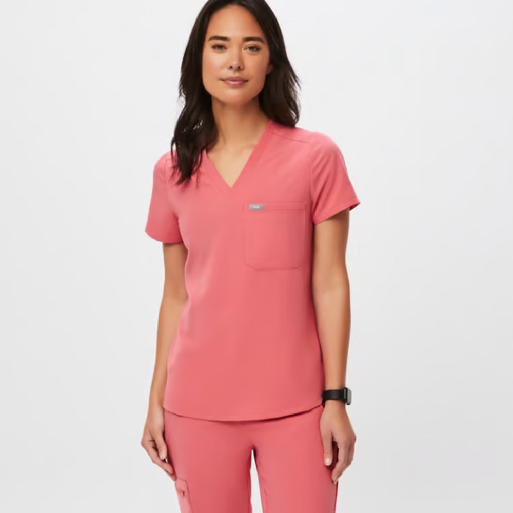 Figs Catarina One Pocket Top